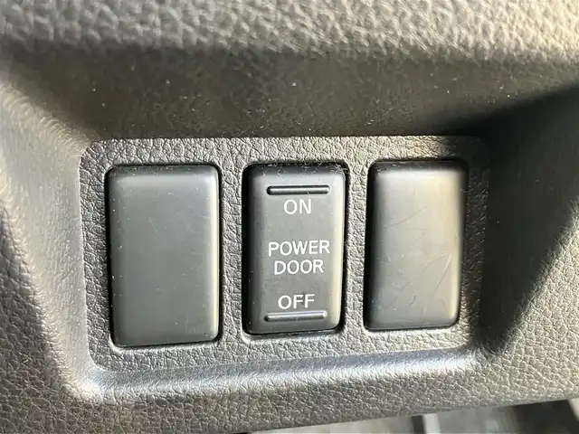 日産 セレナ ハイウェイスター 静岡県 2012(平24)年 14.5万km ブリリアントホワイトパール エンジンスタートボタン/パワーステアリング/パワーウィンドウ/アイドリングストップ/スマートキー/Wオートエアコン/クルーズコントロール/ETC/バックカメラ/純正ナビ（CD/DVD/BT/フルセグ）/三列シート/ドライブレコーダー/純正フロアマット/ウォークスルー/布シート/両側パワースライドドア/純正アルミホイール/ABS/横滑り防止装置/盗難防止装置/オートライト/キセノン/Wエアバッグ