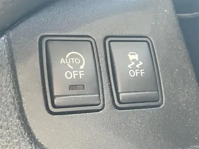 日産 セレナ ハイウェイスター 静岡県 2012(平24)年 14.5万km ブリリアントホワイトパール エンジンスタートボタン/パワーステアリング/パワーウィンドウ/アイドリングストップ/スマートキー/Wオートエアコン/クルーズコントロール/ETC/バックカメラ/純正ナビ（CD/DVD/BT/フルセグ）/三列シート/ドライブレコーダー/純正フロアマット/ウォークスルー/布シート/両側パワースライドドア/純正アルミホイール/ABS/横滑り防止装置/盗難防止装置/オートライト/キセノン/Wエアバッグ