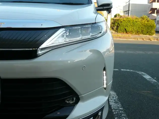 トヨタ ハリアー プレミアム 静岡県 2019(平31)年 2.8万km ホワイトパールクリスタルシャイン ワンオーナー/禁煙車/モデリスタエアロ/ALPINEナビ/バックカメラ/フルセグテレビ/Bluetooth/DVD再生/セーフティーセンス/・プリクラッシュセーフティー/・レーンディパーチャーアラート/・レーダークルーズコントロール/・アダプティプハイビーム/ハーフレーザーシート/パワーシート/パワーバックドア/スマートキー/スペアキー/カードキー/フロアマット/ETC/新車保証書/取扱説明書