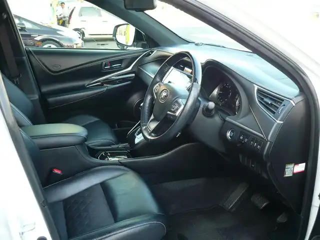 トヨタ ハリアー プレミアム 静岡県 2019(平31)年 2.8万km ホワイトパールクリスタルシャイン ワンオーナー/禁煙車/モデリスタエアロ/ALPINEナビ/バックカメラ/フルセグテレビ/Bluetooth/DVD再生/セーフティーセンス/・プリクラッシュセーフティー/・レーンディパーチャーアラート/・レーダークルーズコントロール/・アダプティプハイビーム/ハーフレーザーシート/パワーシート/パワーバックドア/スマートキー/スペアキー/カードキー/フロアマット/ETC/新車保証書/取扱説明書