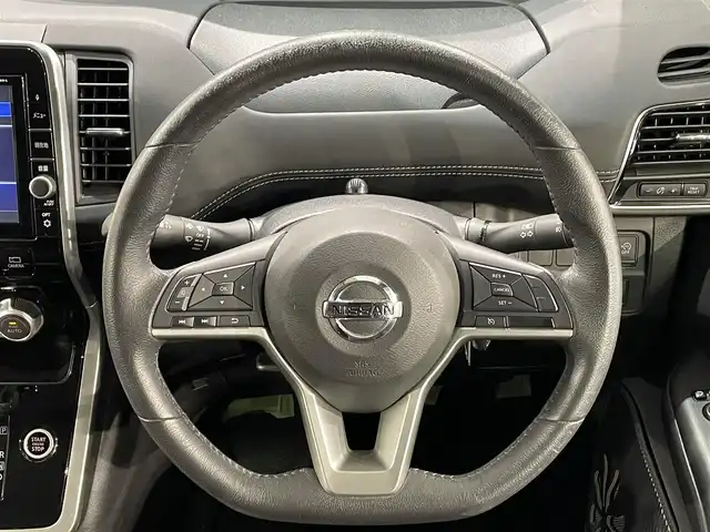 日産 セレナ ハイウェイスターVセレクションⅡ 愛知県 2019(平31)年 4.6万km 黒 純正９インチナビ/両側パワースライドドア/純正フリップダウンモニター/衝突軽減ブレーキ/車線逸脱警報/クリアランスソナー/クルーズコントロール/ドライブレコーダー/ビルトインＥＴＣ/アクセサリーソケット/アイドリングストップ/純正フロアマット/純正16インチアルミホイール