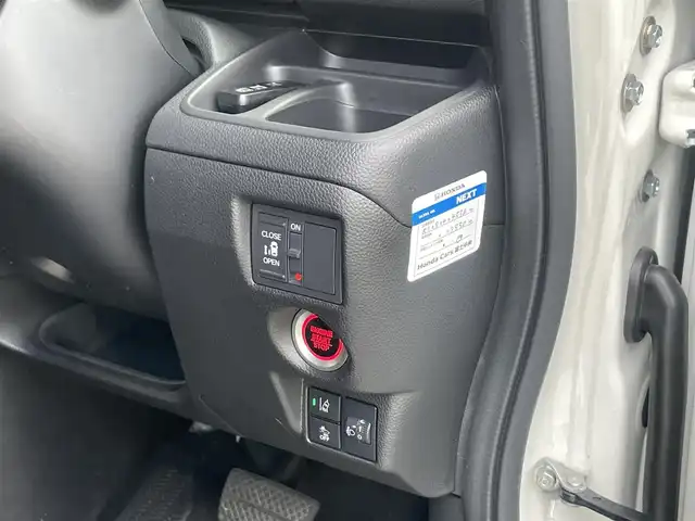 ホンダ Ｎ ＢＯＸ カスタム L 静岡県 2023(令5)年 0.6万km プラチナホワイトパール 1オーナー /ホンダセンシング /ACC/左側パワスラ /ディスプレイオーディオ  /Bカメラ /バックソナー /前席シートヒーター　/オートライト /ブレーキホールド　/ステアリングスイッチ /ウィンカーミラー /純正14インチAW/ウィンカーミラー/スペアキー /保証書/取説
