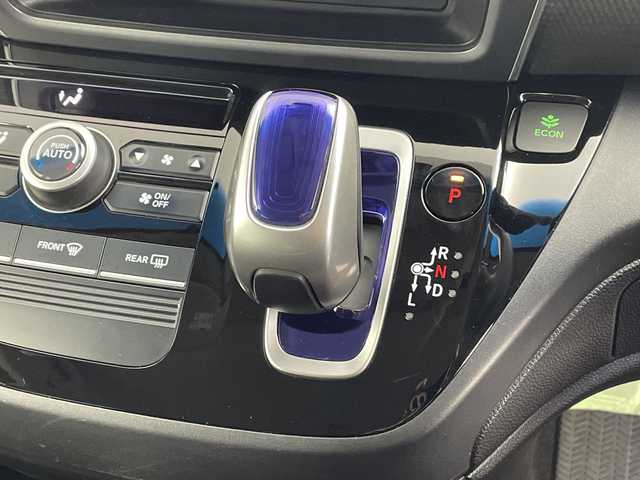 ホンダ フリード＋ ハイブリット G ホンダセンシング 鹿児島県 2016(平28)年 6.9万km クリスタルブラックパール 純正メモリナビ/（AM/FM/CD/DVD/Bluetooth/フルセグ）/ホンダセンシング/・アダプティブ・クルーズ・コントロール（ACC）/・車線維持支援システム（LKAS）/・衝突軽減ブレーキ（CMBS）/・誤発進抑制機能（前進）/・歩行者事故低減ステアリング/・路外逸脱抑制機能/・先行車発進お知らせ機能/・標識認識機能/両側パワースライドドア/ビルトインETC/前後ドライブレコーダー/スマートキー＆プッシュスタート/ステアリングスイッチ/純正フロアマット/ドアバイザー/LEDヘッドライト