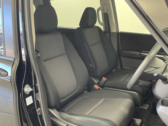 ホンダ フリード＋ ハイブリット G ホンダセンシング 鹿児島県 2016(平28)年 6.9万km クリスタルブラックパール 純正メモリナビ/（AM/FM/CD/DVD/Bluetooth/フルセグ）/ホンダセンシング/・アダプティブ・クルーズ・コントロール（ACC）/・車線維持支援システム（LKAS）/・衝突軽減ブレーキ（CMBS）/・誤発進抑制機能（前進）/・歩行者事故低減ステアリング/・路外逸脱抑制機能/・先行車発進お知らせ機能/・標識認識機能/両側パワースライドドア/ビルトインETC/前後ドライブレコーダー/スマートキー＆プッシュスタート/ステアリングスイッチ/純正フロアマット/ドアバイザー/LEDヘッドライト