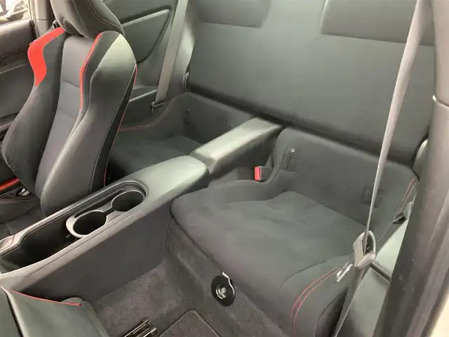 トヨタ ８６ GT 福岡県 2015(平27)年 7.4万km クリスタルホワイトパール ・社外ナビ(AVIC-ZH0077W)/・フルセグ/・クルーズコントロール/・パドルシフト/・トラスト製Greddyフロントスカート/・LIBERAL製Baruta サイドスポイラー/・VERTEX製リヤプロテクター/・カーボンリアトランクスポイラー/・クスコ製フロントストラットタワーバー/・クスコ製車高調(Street ZERO A)/・HKS製インテークパイプ/・HKS製フロントサクションパイプ/・HKS製メタルキャタライザー(排ガス認証取得済)/・HKS製スポーツマフラー/・HPI製トーイングベルト(牽引ベルト前後)/・SSR製GTV01(18インチ)