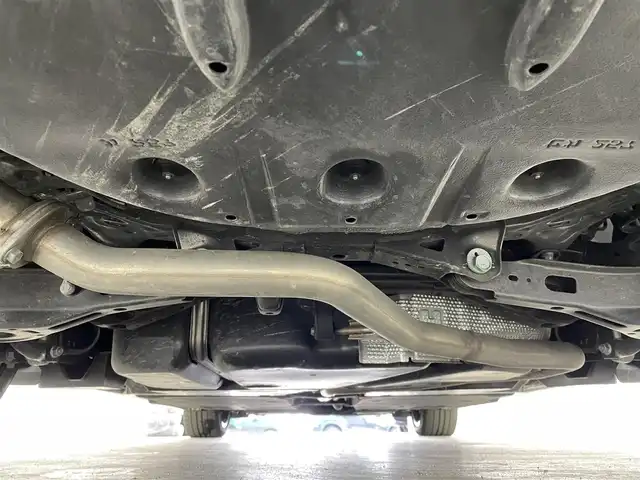 レクサス ＥＳ 300h バージョンL 宮城県 2022(令4)年 2.9万km アイスエクリュマイカメタリック マークレビンソン/パノラミックビューモニター/マークレビンソンサウンド/ヘッドアップディスプレイ/セーフティシステムプラス/・プリクラッシュセーフティ/・レーントレーシングアシスト/・アダプティブハイビームシステム/・レーダークルーズコントロール/・ロードサインアシスト/・先行車発進告知機能/・ドライバー異常時対応システム/ブラインドスポットモニター/パワートランクリッド/AC100Vアクセサリコンセント/パーキングサポートブレーキ（静止物/後方接近車両）/モーヴ内装（セミアニリン本革）/純正ナビ/・フルセグTV/・Bluetooth/・AppleCarPlay/AndroidAuto/・USB端子/ETC2.0/シートヒーター／ベンチレーション/後席シートヒーター/パワーシート/パワーシート（運転席メモリー機能付）/電動パーキングブレーキ/ブレーキホールド/3眼フルLEDヘッドランプ/電動サンシェード（リア）/純正18インチAW/純正フロアマット/置くだけ充電/禁煙車