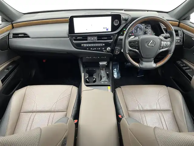 レクサス ＥＳ 300h バージョンL 宮城県 2022(令4)年 2.9万km アイスエクリュマイカメタリック マークレビンソン/パノラミックビューモニター/マークレビンソンサウンド/ヘッドアップディスプレイ/セーフティシステムプラス/・プリクラッシュセーフティ/・レーントレーシングアシスト/・アダプティブハイビームシステム/・レーダークルーズコントロール/・ロードサインアシスト/・先行車発進告知機能/・ドライバー異常時対応システム/ブラインドスポットモニター/パワートランクリッド/AC100Vアクセサリコンセント/パーキングサポートブレーキ（静止物/後方接近車両）/モーヴ内装（セミアニリン本革）/純正ナビ/・フルセグTV/・Bluetooth/・AppleCarPlay/AndroidAuto/・USB端子/ETC2.0/シートヒーター／ベンチレーション/後席シートヒーター/パワーシート/パワーシート（運転席メモリー機能付）/電動パーキングブレーキ/ブレーキホールド/3眼フルLEDヘッドランプ/電動サンシェード（リア）/純正18インチAW/純正フロアマット/置くだけ充電/禁煙車