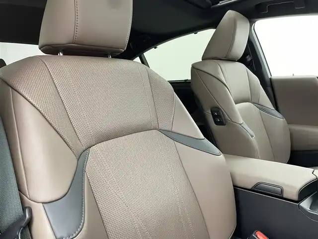 レクサス ＥＳ 300h バージョンL 宮城県 2022(令4)年 2.9万km アイスエクリュマイカメタリック マークレビンソン/パノラミックビューモニター/マークレビンソンサウンド/ヘッドアップディスプレイ/セーフティシステムプラス/・プリクラッシュセーフティ/・レーントレーシングアシスト/・アダプティブハイビームシステム/・レーダークルーズコントロール/・ロードサインアシスト/・先行車発進告知機能/・ドライバー異常時対応システム/ブラインドスポットモニター/パワートランクリッド/AC100Vアクセサリコンセント/パーキングサポートブレーキ（静止物/後方接近車両）/モーヴ内装（セミアニリン本革）/純正ナビ/・フルセグTV/・Bluetooth/・AppleCarPlay/AndroidAuto/・USB端子/ETC2.0/シートヒーター／ベンチレーション/後席シートヒーター/パワーシート/パワーシート（運転席メモリー機能付）/電動パーキングブレーキ/ブレーキホールド/3眼フルLEDヘッドランプ/電動サンシェード（リア）/純正18インチAW/純正フロアマット/置くだけ充電/禁煙車