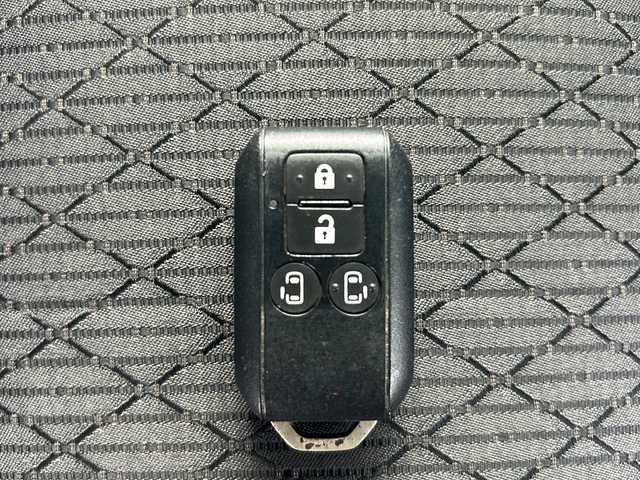 スズキ スペーシア カスタム HYBRID XS ターボ 佐賀県 2021(令3)年 5.8万km ピュアホワイトパール/ブラック2トーン ワンオーナー/純正8インチSDナビゲーション/・フルセグTV/CD/DVD/SD/USB/Bluetooth/全方位モニター/前後ドライブレコーダー/ビルトインETC/ヘッドアップディスプレイ/両側パワースライドドア/天井サーキュレーター/ハーフレザーシート/D席シートヒーター/後席サンシェード/ISOFIX対応/パドルシフト/革巻きステアリング/ステアリングリモコン/純正15インチアルミホイール/純正LEDヘッドライト/・オートマチックハイビーム/純正LEDフォグランプ/純正フロアマット/新車保証書/取扱説明書/スズキセーフティサポート/・アダプティブクルーズコントロール/・車線逸脱警報機能/・デュアルカメラブレーキサポート/・クリアランスソナー