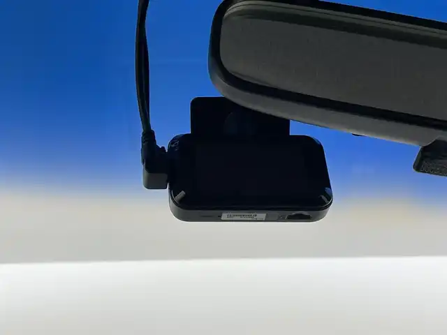 ホンダ ステップワゴン スパーダ Z クールスピリット 埼玉県 2014(平26)年 5万km ホワイトオーキッドパール 純正９インチナビ　フリップダウンモニター　バックカメラ　ビルトインＥＴＣ　前後ドライブレコーダー　クルーズコントロール　ＨＤＭＩ　純正アルミホイール　スマートキー　オートライト　ＨＩＤライト　地デジ