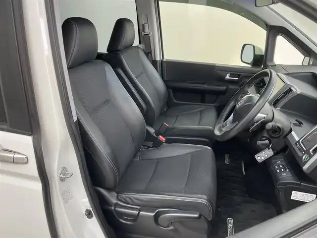 ホンダ ステップワゴン スパーダ Z クールスピリット 埼玉県 2014(平26)年 5万km ホワイトオーキッドパール 純正９インチナビ　フリップダウンモニター　バックカメラ　ビルトインＥＴＣ　前後ドライブレコーダー　クルーズコントロール　ＨＤＭＩ　純正アルミホイール　スマートキー　オートライト　ＨＩＤライト　地デジ