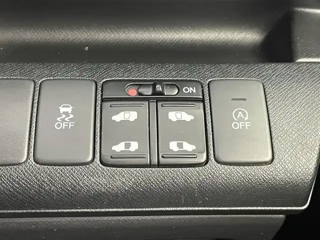 ホンダ ステップワゴン スパーダ Z クールスピリット 埼玉県 2014(平26)年 5万km ホワイトオーキッドパール 純正９インチナビ　フリップダウンモニター　バックカメラ　ビルトインＥＴＣ　前後ドライブレコーダー　クルーズコントロール　ＨＤＭＩ　純正アルミホイール　スマートキー　オートライト　ＨＩＤライト　地デジ