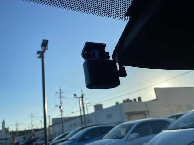 トヨタ カローラツーリング ダブルバイビー 島根県 2023(令5)年 1.7万km プラチナホワイトパールマイカ ワンオーナー/純正10.25インチナビ/フルセグTV・AMFM・Bluetooth/HDMI端子/バックカメラ/ビルトインETC2.0/インテリジェンスルームミラー/　ドライブレコーダー機能付き/トヨタセーフティセンス/レーダークルーズコントロール/プロアクティブドライビングアシスト/前後クリアランスソナー/LEDヘッドライト/オートライト/ハーフレザー/シートヒーター/ハンドルヒーター/レーダー探知機/革巻きステアリング/ステアリングスイッチ/プッシュスタート