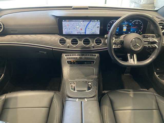 メルセデス・ベンツ Ｅ２２０ｄ スポーツ 千葉県 2021(令3)年 3.2万km ポーラホワイト ・スマートキー/・プッシュスタート/・道路標識アシスト/・アクティブレーンキーピングアシスト/・アクティブブレーキアシスト/・アテンションアシスト/・ブラインドスポットモニター/・レーンチェンジアシスト/・インテリジェントライトシステム/・アクティブステアリングアシスト/・クルーズコントロール(追従式)/・黒革シート/・前席パワーシート/・全席シートヒーター /・純正HDDナビ/　【Bluetooth・USB・AppleCarPlay・AndroidAuto】/・Burmesterサウンドシステム/・フルセグTV/・全方位カメラ/・ETC2.0/・ドライブレコーダー(前後録画)/・パワートランク/・LEDヘッドランプ/・純正マット/・保証書/取説