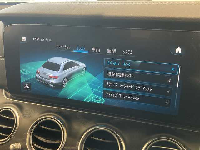メルセデス・ベンツ Ｅ２２０ｄ スポーツ 千葉県 2021(令3)年 3.2万km ポーラホワイト ・スマートキー/・プッシュスタート/・道路標識アシスト/・アクティブレーンキーピングアシスト/・アクティブブレーキアシスト/・アテンションアシスト/・ブラインドスポットモニター/・レーンチェンジアシスト/・インテリジェントライトシステム/・アクティブステアリングアシスト/・クルーズコントロール(追従式)/・黒革シート/・前席パワーシート/・全席シートヒーター /・純正HDDナビ/　【Bluetooth・USB・AppleCarPlay・AndroidAuto】/・Burmesterサウンドシステム/・フルセグTV/・全方位カメラ/・ETC2.0/・ドライブレコーダー(前後録画)/・パワートランク/・LEDヘッドランプ/・純正マット/・保証書/取説