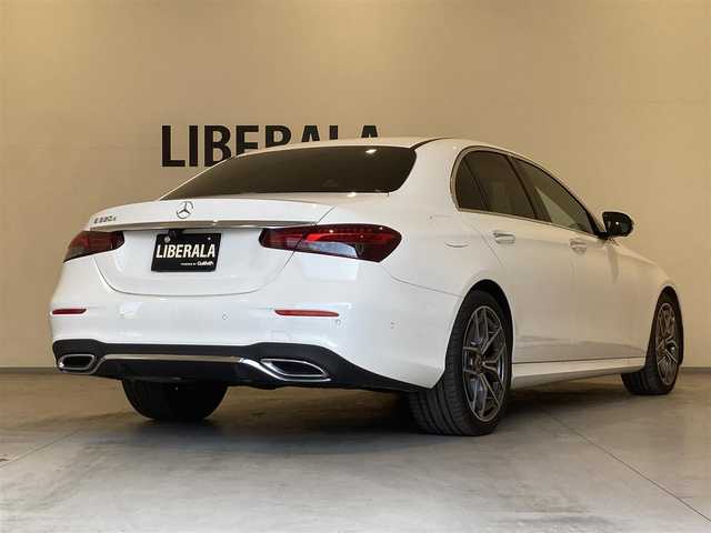 メルセデス・ベンツ Ｅ２２０ｄ スポーツ 千葉県 2021(令3)年 3.2万km ポーラホワイト ・スマートキー/・プッシュスタート/・道路標識アシスト/・アクティブレーンキーピングアシスト/・アクティブブレーキアシスト/・アテンションアシスト/・ブラインドスポットモニター/・レーンチェンジアシスト/・インテリジェントライトシステム/・アクティブステアリングアシスト/・クルーズコントロール(追従式)/・黒革シート/・前席パワーシート/・全席シートヒーター /・純正HDDナビ/　【Bluetooth・USB・AppleCarPlay・AndroidAuto】/・Burmesterサウンドシステム/・フルセグTV/・全方位カメラ/・ETC2.0/・ドライブレコーダー(前後録画)/・パワートランク/・LEDヘッドランプ/・純正マット/・保証書/取説