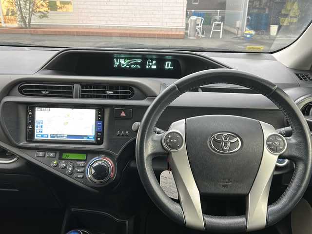 トヨタ アクア G 茨城県 2014(平26)年 8.6万km スーパーレッドⅤ 純正ナビ/バックカメラ/スマートキー/フルセグ/ETC/前後ドライブレコーダー/全席シートヒーター/LED/オートライト/ステアリングリモコン/ABS/Wエアバッグ/オートライト/ドアバイザー