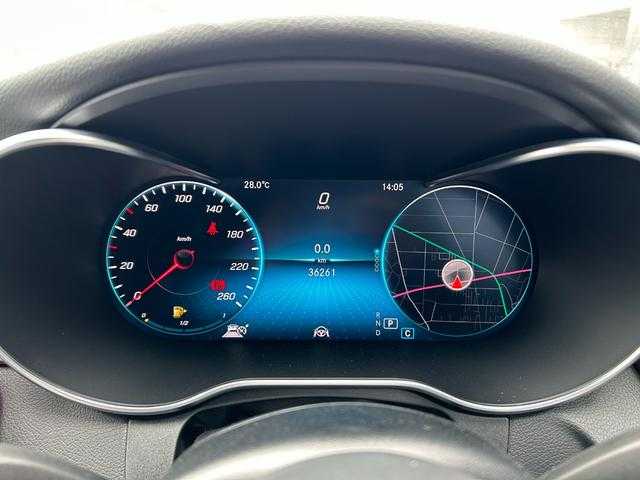 メルセデス・ベンツ Ｃ２２０ｄ ステーションワゴン アバンギャルドAMGライン 埼玉県 2018(平30)年 3.7万km ダイヤモンドホワイト レザーエクスクルーシブＰ/レーダーセーフティＰ/エアサス/１０．２５インチディスプレイナビ/(Bluetooth/USB)/ブルメスターサウンドシステム/ブラインドスポットモニター/純正１８インチアルミホイール/ETC