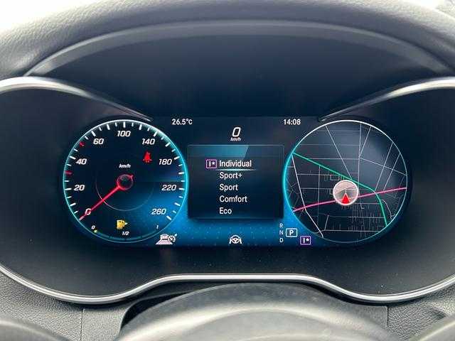 メルセデス・ベンツ Ｃ２２０ｄ ステーションワゴン アバンギャルドAMGライン 埼玉県 2018(平30)年 3.7万km ダイヤモンドホワイト レザーエクスクルーシブＰ/レーダーセーフティＰ/エアサス/１０．２５インチディスプレイナビ/(Bluetooth/USB)/ブルメスターサウンドシステム/ブラインドスポットモニター/純正１８インチアルミホイール/ETC