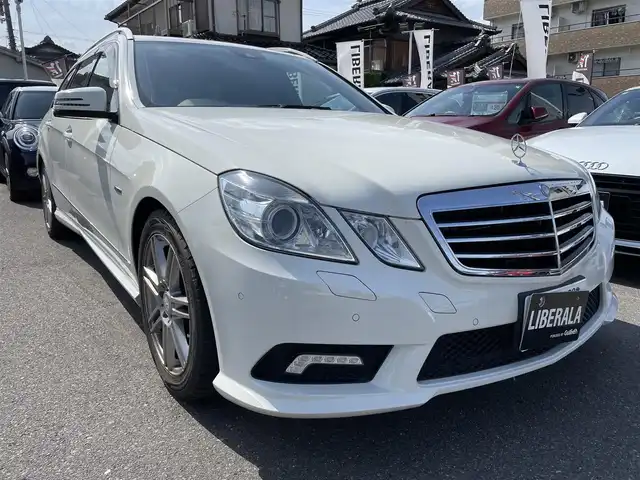メルセデス・ベンツ Ｅ３５０ ブルーテックWアバンギャルドエア 香川県 2011(平23)年 10.9万km カルサイトホワイト スマートキー/パドルシフト/クルーズコントロール/バックカメラ/純正ナビ/フルセグTV/ETC/Bluetooth/ブラックレザーシート/シートヒーター/サンルーフ/パワーバックドア/純正17インチアルミ/コーナーセンサー/ルーフレール/オートライト/＊サマータイヤアルミ4本積み込み