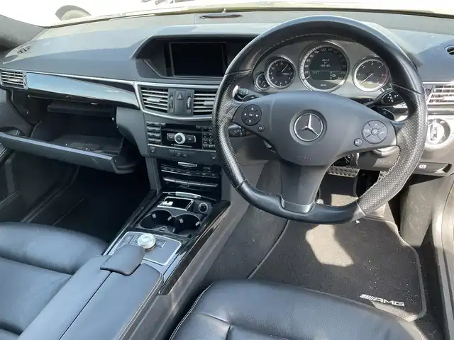 メルセデス・ベンツ Ｅ３５０ ブルーテックWアバンギャルドエア 香川県 2011(平23)年 10.9万km カルサイトホワイト スマートキー/パドルシフト/クルーズコントロール/バックカメラ/純正ナビ/フルセグTV/ETC/Bluetooth/ブラックレザーシート/シートヒーター/サンルーフ/パワーバックドア/純正17インチアルミ/コーナーセンサー/ルーフレール/オートライト/＊サマータイヤアルミ4本積み込み