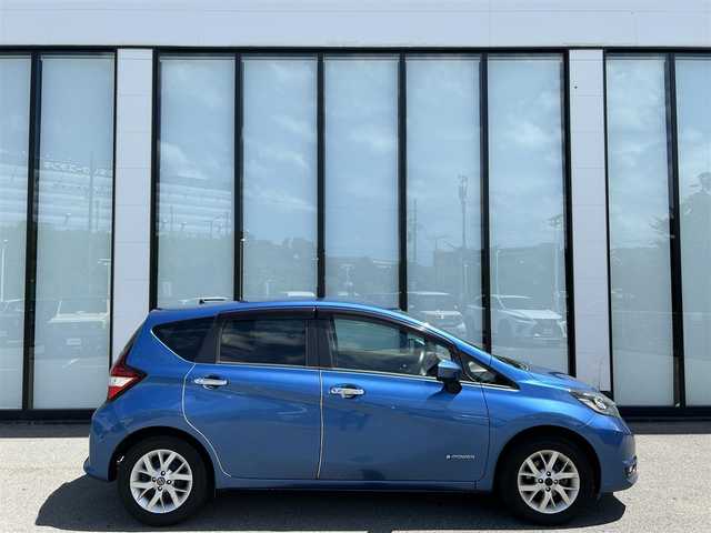 日産 ノート e－パワー メダリスト 大阪府 2019(令1)年 14.6万km シャイニングブルー 純正ナビ/   フルセグTV/CD/DVD/Bluetooth/全方位モニター/衝突軽減ブレーキ/横滑り防止装置/コーナーセンサー/スマートルームミラー/レーダークルーズコントロール/レーンキープアシスト/前方ドライブレコーダー/純正15インチアルミホイール/純正フロアマット/プッシュスタート/スマートキー/ＥＴＣ/ＬＥＤ/禁煙車