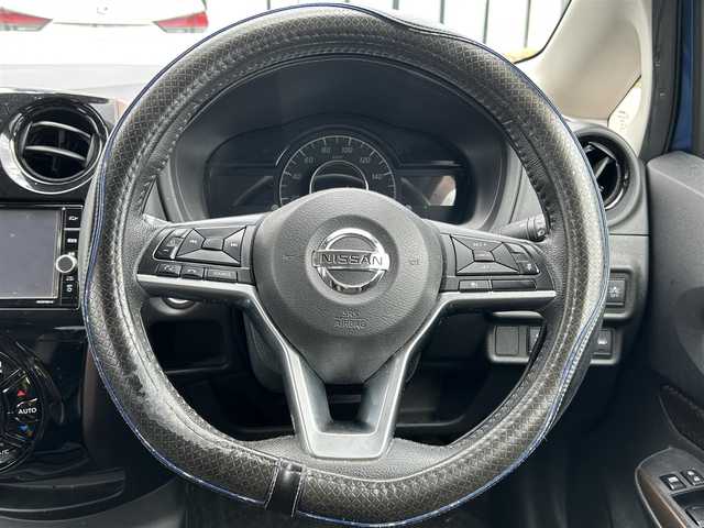 日産 ノート e－パワー メダリスト 大阪府 2019(令1)年 14.6万km シャイニングブルー 純正ナビ/   フルセグTV/CD/DVD/Bluetooth/全方位モニター/衝突軽減ブレーキ/横滑り防止装置/コーナーセンサー/スマートルームミラー/レーダークルーズコントロール/レーンキープアシスト/前方ドライブレコーダー/純正15インチアルミホイール/純正フロアマット/プッシュスタート/スマートキー/ＥＴＣ/ＬＥＤ/禁煙車