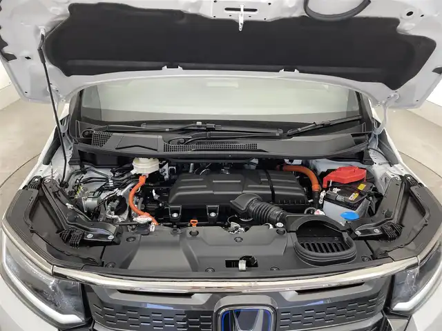 ホンダ ステップワゴン スパーダ eHEV 滋賀県 2025(令7)年 0.1千km プラチナホワイトパール 登録済未使用車/純正11.4型ホンダコネクトナビ/両側パワースライドドア/オートクルーズコントロール/パワーバックドア/ブラインドスポットモニター/ハーフレザーシート/シートヒーター/電子パーキング/LEDヘッドライト/前後ソナー/バックカメラ/純正１６AW