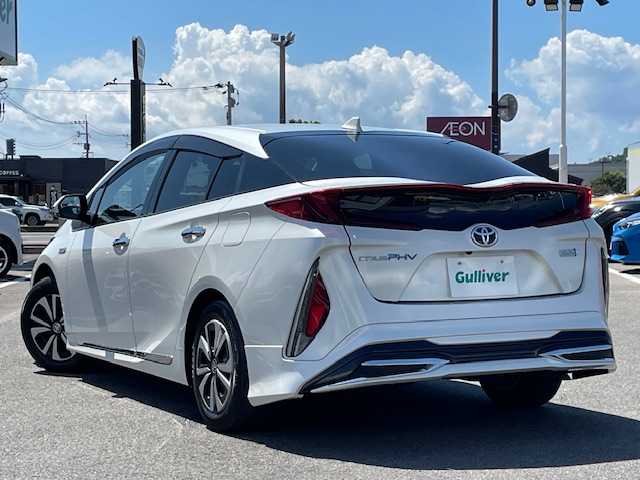 トヨタ プリウス ＰＨＶ S ナビパッケージ 長崎県 2018(平30)年 8.5万km ホワイトパールクリスタルシャイン 〇純正ナビ/〇フルセグTV/〇USB端子/〇AUX入力端子/〇ビルトインETC/〇MODELLISTAエアロ/〇プリクラッシュセーフティシステム/〇ステアリング制御機能付き車線逸脱警報/〇アダプティブハイビームシステム/〇レーダークルーズコントロール/〇LEDヘッドランプ/〇LEDフォグランプ/〇SRSエアバッグ/〇バックカメラ/〇スマートキー/〇充電インレット/〇純正15インチアルミホイール/〇オートエアコン/〇ブラックファブリックシート/〇快適温熱シート/〇スマートエントリー/〇スタートシステム/〇禁煙車