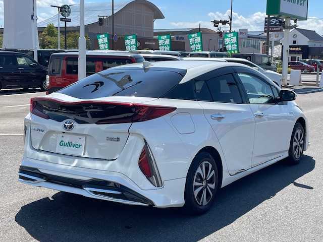 トヨタ プリウス ＰＨＶ S ナビパッケージ 長崎県 2018(平30)年 8.5万km ホワイトパールクリスタルシャイン 〇純正ナビ/〇フルセグTV/〇USB端子/〇AUX入力端子/〇ビルトインETC/〇MODELLISTAエアロ/〇プリクラッシュセーフティシステム/〇ステアリング制御機能付き車線逸脱警報/〇アダプティブハイビームシステム/〇レーダークルーズコントロール/〇LEDヘッドランプ/〇LEDフォグランプ/〇SRSエアバッグ/〇バックカメラ/〇スマートキー/〇充電インレット/〇純正15インチアルミホイール/〇オートエアコン/〇ブラックファブリックシート/〇快適温熱シート/〇スマートエントリー/〇スタートシステム/〇禁煙車