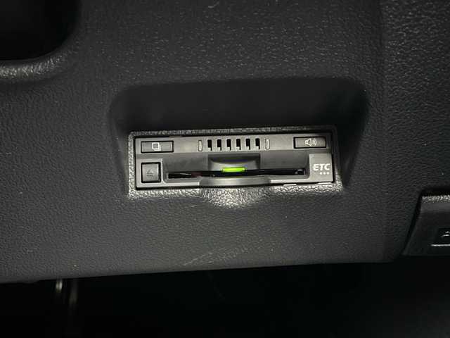 トヨタ プリウス ＰＨＶ S ナビパッケージ 福岡県 2018(平30)年 8.5万km ホワイトパールクリスタルシャイン 純正ナビ/【フルセグTV.Bluetooth】/バックカメラ/衝突軽減ブレーキ/追従クルーズコントロール/レーンキープアシスト/モデリスタエアロ/LEDヘッドライト/オートライト/オートハイビーム/ビルトインETC/前席シートヒーター/ステアリングヒーター/純正アルミホイール/プッシュスタート/スマートキー