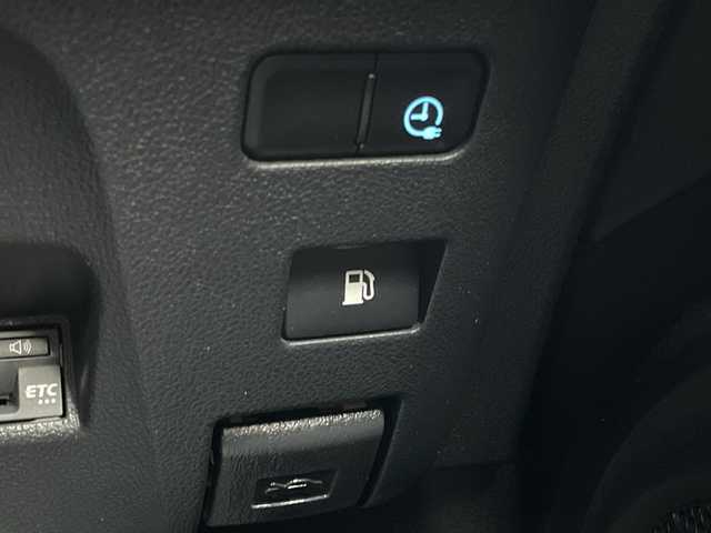 トヨタ プリウス ＰＨＶ S ナビパッケージ 福岡県 2018(平30)年 8.5万km ホワイトパールクリスタルシャイン 純正ナビ/【フルセグTV.Bluetooth】/バックカメラ/衝突軽減ブレーキ/追従クルーズコントロール/レーンキープアシスト/モデリスタエアロ/LEDヘッドライト/オートライト/オートハイビーム/ビルトインETC/前席シートヒーター/ステアリングヒーター/純正アルミホイール/プッシュスタート/スマートキー