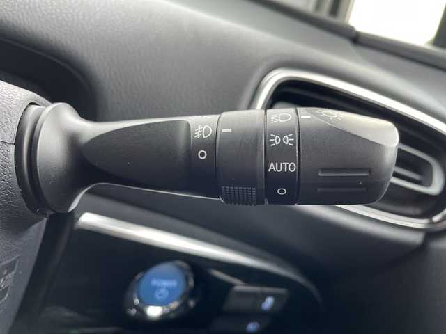 トヨタ プリウス ＰＨＶ S ナビパッケージ 福岡県 2018(平30)年 8.5万km ホワイトパールクリスタルシャイン 純正ナビ/【フルセグTV.Bluetooth】/バックカメラ/衝突軽減ブレーキ/追従クルーズコントロール/レーンキープアシスト/モデリスタエアロ/LEDヘッドライト/オートライト/オートハイビーム/ビルトインETC/前席シートヒーター/ステアリングヒーター/純正アルミホイール/プッシュスタート/スマートキー