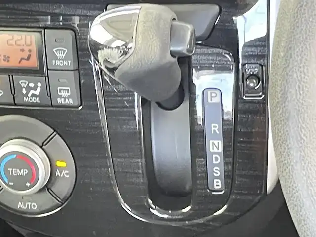 ダイハツ タント カスタム X トップED SA 千葉県 2015(平27)年 3.6万km ファイアークォーツレッドM 禁煙車/スマートアシスト/　・衝突軽減ブレーキ/　・誤発進抑制機能(前方)	/　・先行車発進お知らせ機能	/純正８インチメモリナビ/　CD/DVD/BT/フルセグ/USB/HDMI/両側パワースライドドア/バックカメラ/ETC/横滑り防止装置/アイドリングストップ/電動格納ミラー/プッシュスタート＆スマートキー/後席サンシェード/ハーフレザーシート/LEDヘッドライト/フォグライト/純正14インチアルミホイール