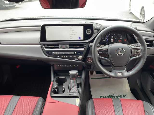 レクサス ＥＳ 300h Fスポーツ 福島県 2024(令6)年 0.7万km グラファイトブラックガラスフレーク ・サンルーフ/・本革シート/・純正ナビ/・フルセグ/・TVキャンセラー/・バックカメラ/・Bluetooth/・衝突被害軽減ブレーキ/・レーンキープアシスト/・レーダークルーズコントロール/・ブラインドスポットモニター/・オートライト/・オートマチックハイビーム/・LEDヘットライト/・MTモード付AT/・パドルシフト/・パワーシート（N＋D）/・シートヒーター（N＋D）/・エアシート（N＋D）/・ハンドルヒーター/・前後ドライブレコーダー/・シートメモリ/・プッシュスタート/・スマートキー/・スペアキー/・置くだけ充電/・ビルドインETC/・スタットレス積み込み/・純正19AW/・保証書・取説あり