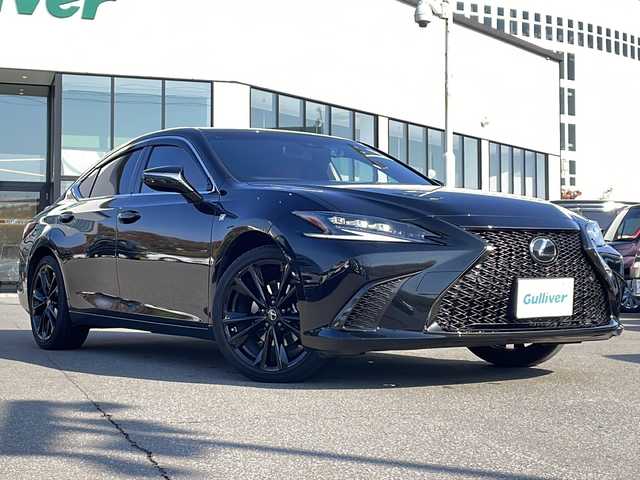 レクサス ＥＳ 300h Fスポーツ 福島県 2024(令6)年 0.7万km グラファイトブラックガラスフレーク ・サンルーフ/・本革シート/・純正ナビ/・フルセグ/・TVキャンセラー/・バックカメラ/・Bluetooth/・衝突被害軽減ブレーキ/・レーンキープアシスト/・レーダークルーズコントロール/・ブラインドスポットモニター/・オートライト/・オートマチックハイビーム/・LEDヘットライト/・MTモード付AT/・パドルシフト/・パワーシート（N＋D）/・シートヒーター（N＋D）/・エアシート（N＋D）/・ハンドルヒーター/・前後ドライブレコーダー/・シートメモリ/・プッシュスタート/・スマートキー/・スペアキー/・置くだけ充電/・ビルドインETC/・スタットレス積み込み/・純正19AW/・保証書・取説あり