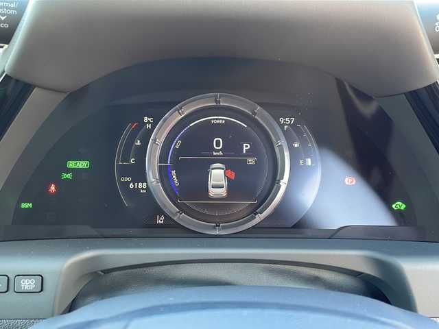 レクサス ＥＳ 300h Fスポーツ 福島県 2024(令6)年 0.7万km グラファイトブラックガラスフレーク ・サンルーフ/・本革シート/・純正ナビ/・フルセグ/・TVキャンセラー/・バックカメラ/・Bluetooth/・衝突被害軽減ブレーキ/・レーンキープアシスト/・レーダークルーズコントロール/・ブラインドスポットモニター/・オートライト/・オートマチックハイビーム/・LEDヘットライト/・MTモード付AT/・パドルシフト/・パワーシート（N＋D）/・シートヒーター（N＋D）/・エアシート（N＋D）/・ハンドルヒーター/・前後ドライブレコーダー/・シートメモリ/・プッシュスタート/・スマートキー/・スペアキー/・置くだけ充電/・ビルドインETC/・スタットレス積み込み/・純正19AW/・保証書・取説あり