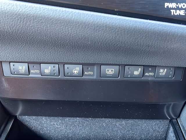 レクサス ＥＳ 300h Fスポーツ 福島県 2024(令6)年 0.7万km グラファイトブラックガラスフレーク ・サンルーフ/・本革シート/・純正ナビ/・フルセグ/・TVキャンセラー/・バックカメラ/・Bluetooth/・衝突被害軽減ブレーキ/・レーンキープアシスト/・レーダークルーズコントロール/・ブラインドスポットモニター/・オートライト/・オートマチックハイビーム/・LEDヘットライト/・MTモード付AT/・パドルシフト/・パワーシート（N＋D）/・シートヒーター（N＋D）/・エアシート（N＋D）/・ハンドルヒーター/・前後ドライブレコーダー/・シートメモリ/・プッシュスタート/・スマートキー/・スペアキー/・置くだけ充電/・ビルドインETC/・スタットレス積み込み/・純正19AW/・保証書・取説あり