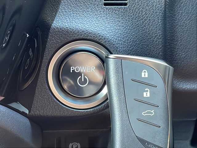 レクサス ＥＳ 300h Fスポーツ 福島県 2024(令6)年 0.7万km グラファイトブラックガラスフレーク ・サンルーフ/・本革シート/・純正ナビ/・フルセグ/・TVキャンセラー/・バックカメラ/・Bluetooth/・衝突被害軽減ブレーキ/・レーンキープアシスト/・レーダークルーズコントロール/・ブラインドスポットモニター/・オートライト/・オートマチックハイビーム/・LEDヘットライト/・MTモード付AT/・パドルシフト/・パワーシート（N＋D）/・シートヒーター（N＋D）/・エアシート（N＋D）/・ハンドルヒーター/・前後ドライブレコーダー/・シートメモリ/・プッシュスタート/・スマートキー/・スペアキー/・置くだけ充電/・ビルドインETC/・スタットレス積み込み/・純正19AW/・保証書・取説あり