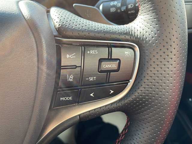 レクサス ＥＳ 300h Fスポーツ 福島県 2024(令6)年 0.7万km グラファイトブラックガラスフレーク ・サンルーフ/・本革シート/・純正ナビ/・フルセグ/・TVキャンセラー/・バックカメラ/・Bluetooth/・衝突被害軽減ブレーキ/・レーンキープアシスト/・レーダークルーズコントロール/・ブラインドスポットモニター/・オートライト/・オートマチックハイビーム/・LEDヘットライト/・MTモード付AT/・パドルシフト/・パワーシート（N＋D）/・シートヒーター（N＋D）/・エアシート（N＋D）/・ハンドルヒーター/・前後ドライブレコーダー/・シートメモリ/・プッシュスタート/・スマートキー/・スペアキー/・置くだけ充電/・ビルドインETC/・スタットレス積み込み/・純正19AW/・保証書・取説あり