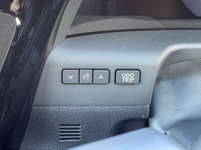 レクサス ＥＳ 300h Fスポーツ 福島県 2024(令6)年 0.7万km グラファイトブラックガラスフレーク ・サンルーフ/・本革シート/・純正ナビ/・フルセグ/・TVキャンセラー/・バックカメラ/・Bluetooth/・衝突被害軽減ブレーキ/・レーンキープアシスト/・レーダークルーズコントロール/・ブラインドスポットモニター/・オートライト/・オートマチックハイビーム/・LEDヘットライト/・MTモード付AT/・パドルシフト/・パワーシート（N＋D）/・シートヒーター（N＋D）/・エアシート（N＋D）/・ハンドルヒーター/・前後ドライブレコーダー/・シートメモリ/・プッシュスタート/・スマートキー/・スペアキー/・置くだけ充電/・ビルドインETC/・スタットレス積み込み/・純正19AW/・保証書・取説あり