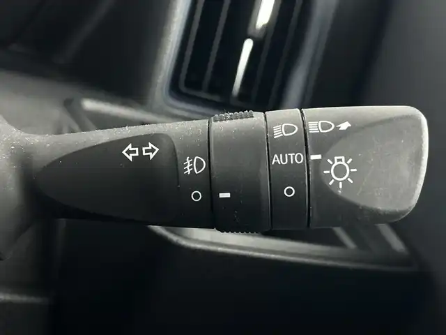 ダイハツ タント カスタム RS 愛知県 2024(令6)年 0.3万km シャイニングホワイトパール 禁煙車/ターボ/7インチナビ（NSZT-W68T）/（CD/DVD/Bluetooth/フルセグTV/SD)/バックカメラ/スマートアシスト/・衝突軽減ブレーキ/・レーンキープアシスト/・オートマチックハイビーム/・パーキングセンサー/シートヒーター/両側パワースライドドア/アイドリングストップ/純正15インチアルミホイール/スマートキー/スペアキー1本/プッシュスタート/LEDヘッドライト/フロントフォグランプ/オートライト/ベンチシート/横滑り防止装置/電動格納ミラー/電子パーキングブレーキ/オーチャードホール