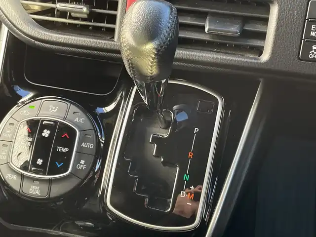 トヨタ ヴォクシー ZS 煌Ⅱ 千葉県 2019(平31)年 3万km ホワイトパールクリスタルシャイン モデリスタエアロ/カロッツェリア10インチナビ/(フルセグTV/BT/CD/DVD/FM/AM)/アルパイン12.8インチフリップダウンモニター/デジタルインナーミラー型前後ドラレコ/TEIN車高調/VALENTIテールランプ/社外エアクリーナー/衝突被害軽減システム/車線逸脱警報/バックカメラ/クルーズコントロール/シートカバー/両側パワースライドドア/横滑り防止装置/アイドリングストップ/LEDヘッドライト/フォグランプ/オートライト/ウィンカーミラー/電動格納ミラー/社外18インチAW/シートリフター/プッシュスタート/スマートキー/フロアマット/スペアキー/取扱説明書