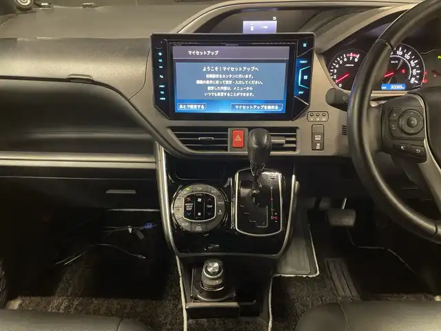 トヨタ ヴォクシー ZS 煌Ⅱ 千葉県 2019(平31)年 3万km ホワイトパールクリスタルシャイン モデリスタエアロ/カロッツェリア10インチナビ/(フルセグTV/BT/CD/DVD/FM/AM)/アルパイン12.8インチフリップダウンモニター/デジタルインナーミラー型前後ドラレコ/TEIN車高調/VALENTIテールランプ/社外エアクリーナー/衝突被害軽減システム/車線逸脱警報/バックカメラ/クルーズコントロール/シートカバー/両側パワースライドドア/横滑り防止装置/アイドリングストップ/LEDヘッドライト/フォグランプ/オートライト/ウィンカーミラー/電動格納ミラー/社外18インチAW/シートリフター/プッシュスタート/スマートキー/フロアマット/スペアキー/取扱説明書