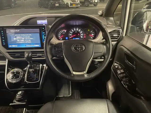 トヨタ ヴォクシー ZS 煌Ⅱ 千葉県 2019(平31)年 3万km ホワイトパールクリスタルシャイン モデリスタエアロ/カロッツェリア10インチナビ/(フルセグTV/BT/CD/DVD/FM/AM)/アルパイン12.8インチフリップダウンモニター/デジタルインナーミラー型前後ドラレコ/TEIN車高調/VALENTIテールランプ/社外エアクリーナー/衝突被害軽減システム/車線逸脱警報/バックカメラ/クルーズコントロール/シートカバー/両側パワースライドドア/横滑り防止装置/アイドリングストップ/LEDヘッドライト/フォグランプ/オートライト/ウィンカーミラー/電動格納ミラー/社外18インチAW/シートリフター/プッシュスタート/スマートキー/フロアマット/スペアキー/取扱説明書