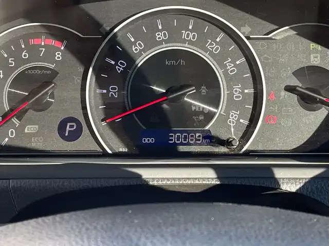 トヨタ ヴォクシー ZS 煌Ⅱ 千葉県 2019(平31)年 3万km ホワイトパールクリスタルシャイン モデリスタエアロ/カロッツェリア10インチナビ/(フルセグTV/BT/CD/DVD/FM/AM)/アルパイン12.8インチフリップダウンモニター/デジタルインナーミラー型前後ドラレコ/TEIN車高調/VALENTIテールランプ/社外エアクリーナー/衝突被害軽減システム/車線逸脱警報/バックカメラ/クルーズコントロール/シートカバー/両側パワースライドドア/横滑り防止装置/アイドリングストップ/LEDヘッドライト/フォグランプ/オートライト/ウィンカーミラー/電動格納ミラー/社外18インチAW/シートリフター/プッシュスタート/スマートキー/フロアマット/スペアキー/取扱説明書