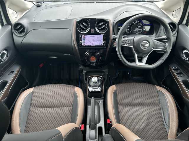 日産 ノート e－パワー メダリスト 長野県 2017(平29)年 6.4万km ブリリアントホワイトパール 純正SDナビ/(MM316D-W)/フルセグTV/全周囲カメラ/BluetoothAudio/ステアリングスイッチ/社外14インチアルミホイール/純正ドライブレコーダー/純正エンジンスターター/レーンキープアシスト/衝突軽減ブレーキ/DVD再生可能/LEDヘッドライト/純正フルエアロ/横滑り防止/ウインカーミラー/スマートキー/オートライト