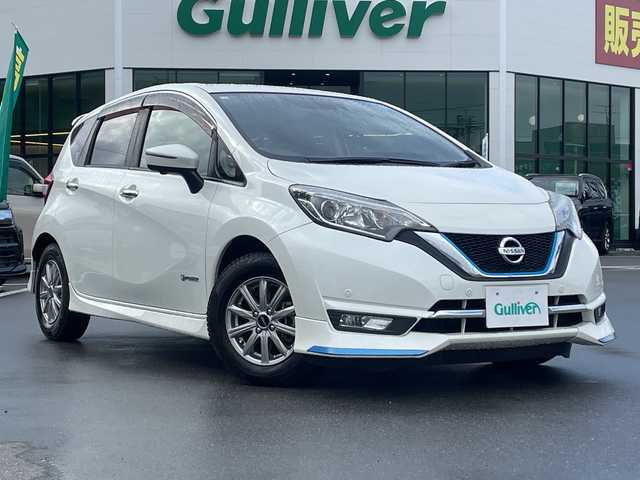 日産 ノート e－パワー メダリスト 長野県 2017(平29)年 6.4万km ブリリアントホワイトパール 純正SDナビ/(MM316D-W)/フルセグTV/全周囲カメラ/BluetoothAudio/ステアリングスイッチ/社外14インチアルミホイール/純正ドライブレコーダー/純正エンジンスターター/レーンキープアシスト/衝突軽減ブレーキ/DVD再生可能/LEDヘッドライト/純正フルエアロ/横滑り防止/ウインカーミラー/スマートキー/オートライト