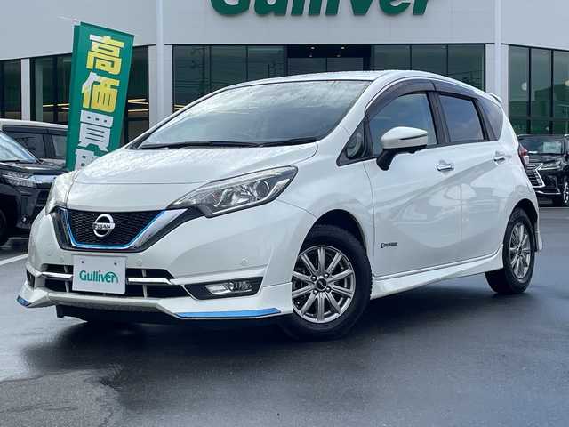 日産 ノート e－パワー メダリスト 長野県 2017(平29)年 6.4万km ブリリアントホワイトパール 純正SDナビ/(MM316D-W)/フルセグTV/全周囲カメラ/BluetoothAudio/ステアリングスイッチ/社外14インチアルミホイール/純正ドライブレコーダー/純正エンジンスターター/レーンキープアシスト/衝突軽減ブレーキ/DVD再生可能/LEDヘッドライト/純正フルエアロ/横滑り防止/ウインカーミラー/スマートキー/オートライト