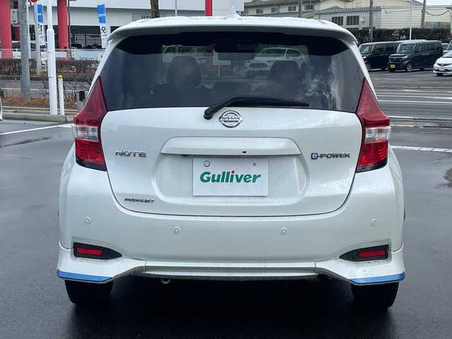 日産 ノート e－パワー メダリスト 長野県 2017(平29)年 6.4万km ブリリアントホワイトパール 純正SDナビ/(MM316D-W)/フルセグTV/全周囲カメラ/BluetoothAudio/ステアリングスイッチ/社外14インチアルミホイール/純正ドライブレコーダー/純正エンジンスターター/レーンキープアシスト/衝突軽減ブレーキ/DVD再生可能/LEDヘッドライト/純正フルエアロ/横滑り防止/ウインカーミラー/スマートキー/オートライト